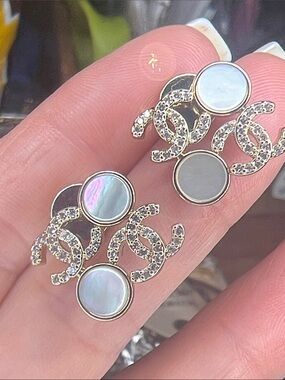 Designer-Inspired Gold Crystal Pearl Drop Earrings - White/Iridescent